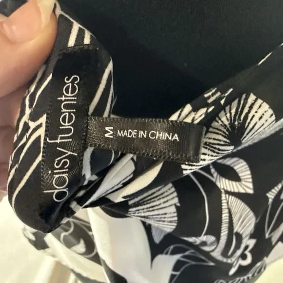 Daisy Fuentes Floral Tie Scoop Neck Sleeveless Blouse In Black And White Size M - Picture 5 of 10